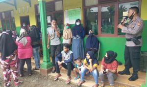 Percepatan Pencapaian Target Sasaran Vaksinasi,Kapolsek Tamansari Berikan Sembako