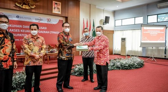 Tingkatkan Akses Keuangan Daerah, Bupati Herdiat Kukuhkan Tim TPAKD Kabupaten Ciamis