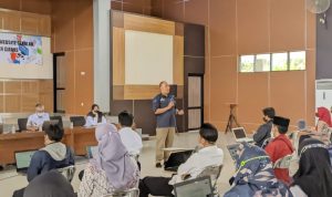 Sekdis Pendidikan Kabupaten Ciamis, Endang Kuswana Membuka Acara Sosialisasi Pengelolaan Website Sekolah