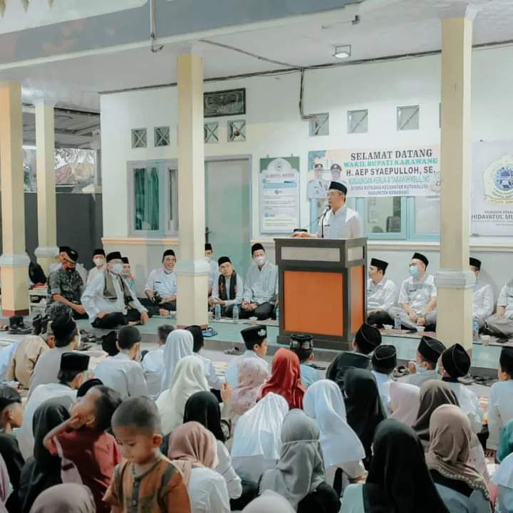 Wakil Bupati Karawang Buka Bersama Santri Ponpes Hidayatul Mubtadiin Kutawaluya