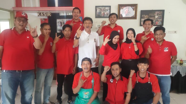 Riezky Aprilia Calon Wakil Gubernur  Sumsel Berkunjungan Ke Warung Sop Bang Rio Baturaja